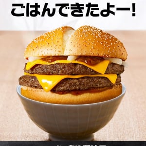 マクドナルドが「お茶碗マックバーガー」の画像公開 / 炙り醤油風ダブル肉厚ビーフか!?