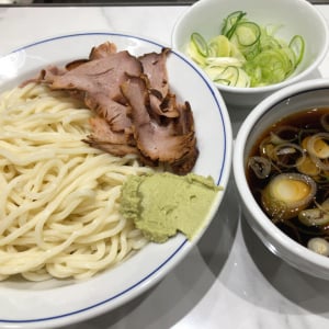 ざるうどんのようなつけ麺スタイル！ 田町に本日オープン“冷やもり中華太郎ちゃん”