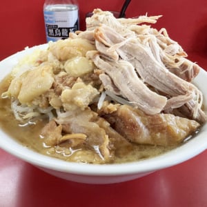 ラーメン二郎柏店のラーメンがウマイ / 豚ほぐしを液体化アブラ汁にガッツり浸して汁豚にメガ進化