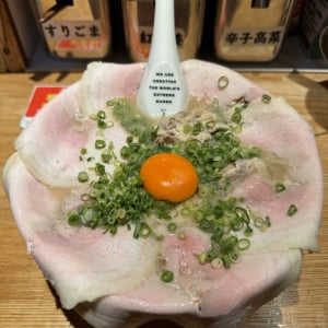 人気ラーメン店のドアに接着剤の嫌がらせ犯罪 / でぶちゃん甲斐シェフ「追い詰めます」「謝罪は受け付けません」