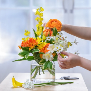 青山花茂本店が、日常で楽しめるサブスクサービス「季節の花の定期便」をリリース