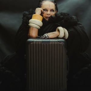 RIMOWAとRICK OWENSの革新的なコラボレーション。世界500個限定のシリアルナンバー入り「RIMOWA×RICK OWENS ORIGINAL CABIN BRONZE」