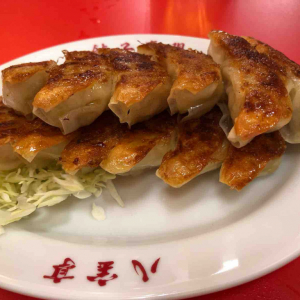 昭和スタイルな一口餃子の専門店“餃子専門 八宝亭”！ お食事からちょい飲みまでOK