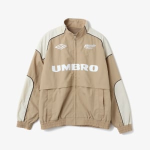 「atmos pink × UMBRO」コラボアパレル第二弾が2月8日発売開始