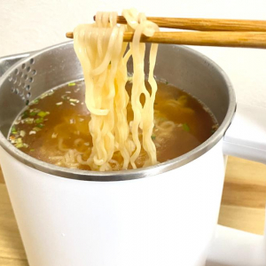 さらばコンロ！袋麺やレトルト食品もつくれる「ニトリの1台3役ケトル」にズボラさん歓喜