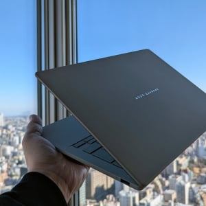 14インチサイズで1kgを切るSnapdragon X搭載AI PC「ASUS Zenbook SORA」レビュー