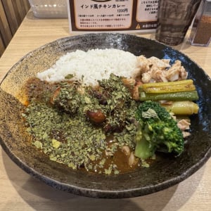 食べログ百名店「カレーノトリコ」のスパイスカレーが焼鳥屋で食える！ こだわりがヤバイ！ 焼鳥しふく