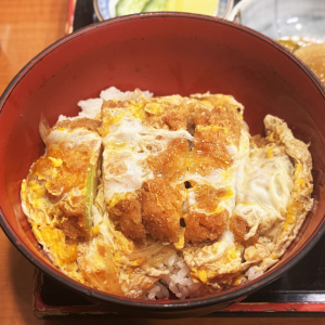 岸田文雄前首相が蕎麦を食べた尾張屋で蕎麦と「輝くカツ丼」を食べた結果