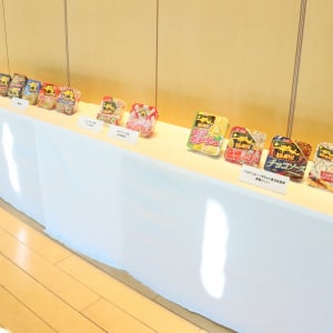 「明星食品」一平ちゃんが発売から30周年！発売30周年記念発表会に一平ちゃんを模した“一平米”の記念ケーキも登場！