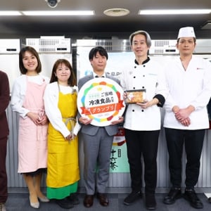 第1回「日本全国！ご当地冷凍食品大賞」グランプリは、静岡の「贅沢桜えびかき揚げ」