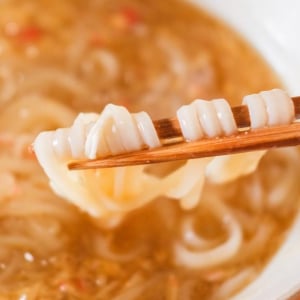 寒いと餡かけが食べたくなる。ササッと作れる「かに玉餡かけうどん」が美味しい【ROOMIEのふつうごはん日記】