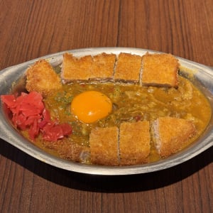 本屋でカレーライスが食べられるという情報は事実 / 神保町ブックセンターのカツカレー