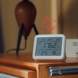 「なんだか調子出ないな〜」なんてときに。換気のタイミングは、SwitchBotのCO2センサーにおまかせしちゃおう