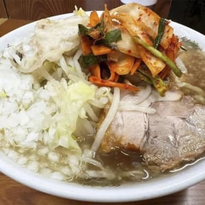 【狩りグルメ】モンスターハンターワイルズの影響がラーメン二郎にも！ トッピング「とろけるスライスチーズ」登場