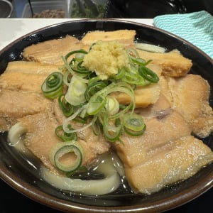 立ち食い肉うどん屋で肉2倍うどんを食べる / 肉うどん頑陣