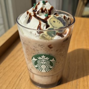 スタバの「ジョーカインドスヌーピーキャラメルチョコレートオーツミルクフラペチーノ」がおいしい理由わかった