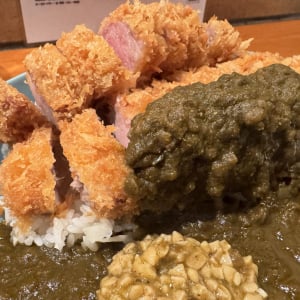 銀座のカツカレーイベント「カツカレー★オールスターズ」で食べられるWACCAのミラクルグリーンカツカレーがおいしい
