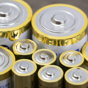 アイリスオーヤマ先輩から「乾電池はそのまま捨てちゃダメ」と助言 / 知らなかった！ まぢパイセンさすがっス卍卍！
