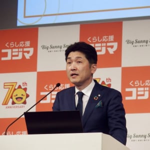 『コジマ70周年 新CM発表会』に俳優の奈緒が登場！好きな家電コーナーは？自作の“コジ坊”デジタルアートも披露