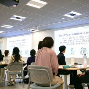 性別や年齢に関わらず学ぶ「知ることから、はじめる。みんなの妊活研修」をユニ・チャームが提供