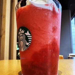 スタバで先行販売されている「THE苺フラペチーノスペシャル」が著しく著しい件
