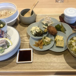 【糸島市・筑前前原】お造り・土鍋ご飯・プリン、「和らく」のランチが品数豊富すぎた【ガジェ通糸島編集部】