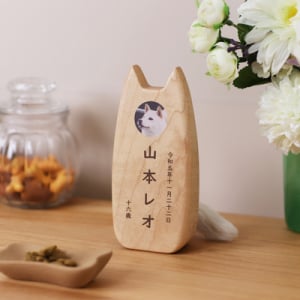 温かみのある木のペット位牌「Pico」新発売。撫でて安らげる着脱式のしっぽ付き