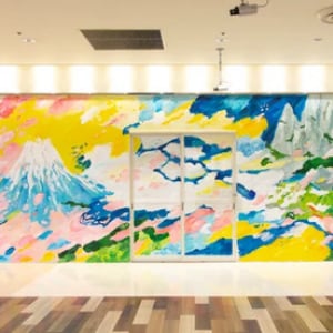 【千葉県成田市】成田国際空港第1ターミナルに、アートで旅立ちを彩る仮囲いを展示！園児による作品も