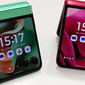 モトローラ最新折りたたみスマホ「razr 60 Ultra」「razr 60」レビュー！AI呼び出し専用ボタン搭載モデルも