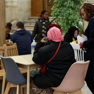 ジェンダー平等進むフランスの女性支援、100年続く”女性たちの駆け込み寺”「パレ・ド・ラ・ファム」を取材。住まい提供と社会復帰をサポート、課題も