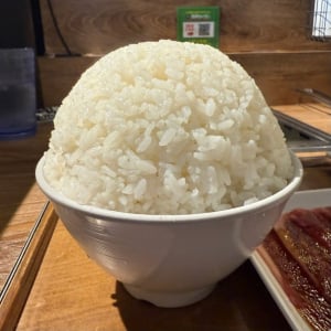 夢の「まんが盛り」もOK！　焼肉ライクで岩手県産ひとめぼれのごはん・キムチ・スープが終日食べ放題の「無限ごはん」