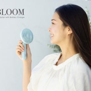 折り畳みハンディファン「iFan Bloom」発売！ヘッドを外せばバッテリーチャージャーに