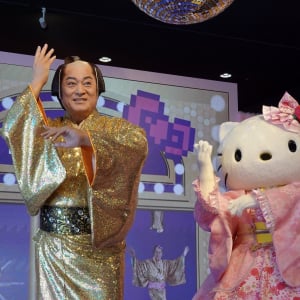松平健さんとハローキティがマツケンサンバ2を仲良くコラボ！スペシャルイベントをソラマチで開催