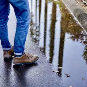 信頼は足元から──雨の日に差がつく「靴ケア」の習慣
