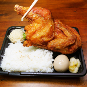 巨大すぎる鶏肉の弁当