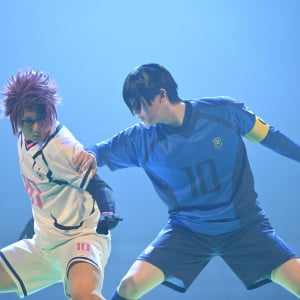 U-20日本代表チーム登場！舞台『ブルーロック』4th STAGE上演中　応援グッズで試合観戦感高まる！劇場全体がスタジアムに