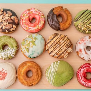 【愛媛県西条市】老舗和菓子店「おおさかや蔵はち」が、ドーナツ専門店「KURAHACHI DONUTS」 をオープン