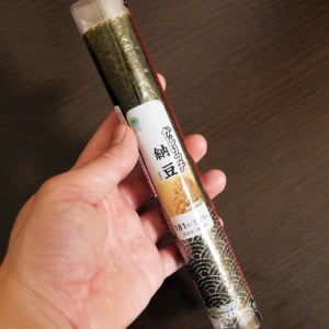 あなた、かじりっ子を知ってる？ この世のコンビニの海苔巻きって「かじりっ子とそれ以外」だと思うの