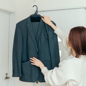 信頼は繊維に宿る：スーツが語る“におい”のメッセージ