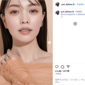 蛯原友里、美肌全開のデコルテショット公開！「いつまでも綺麗」「美の透明感すごい！」