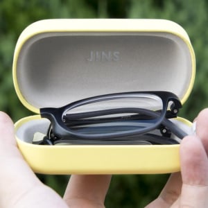 半分に折り畳める「JINS Half」が、いざというときにも役立つ“持ち歩き最強のメガネ”だった