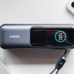 ディスプレイ搭載＆ケーブル2本内蔵。Ankerの新作モバイルバッテリーが優秀すぎた