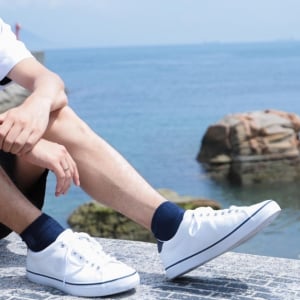 「疲れない足元」が導く、夏の正解スニーカー