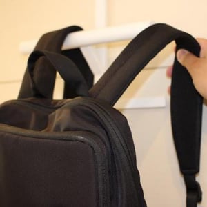 リュックの床置き卒業しました。賃貸もOKな山崎実業のコレで定位置が決まったよ