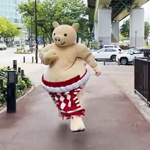 矢場とんキャラ「ぶーちゃん」が全力で走る動画 / お前そんなに早かったんか！