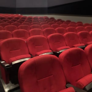 人気ゲームクリエイター・松山洋さん / 映画上映中にスマホいじる女子に遭遇→ そして