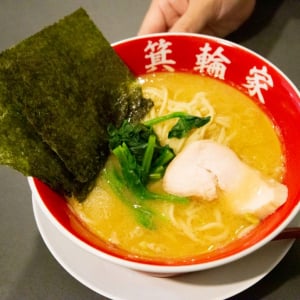 西荻窪の「箕輪家鶏」が開店1周年！　6月8日・9日に300円で唐揚げ食べ放題の仰天キャンペーンを開催