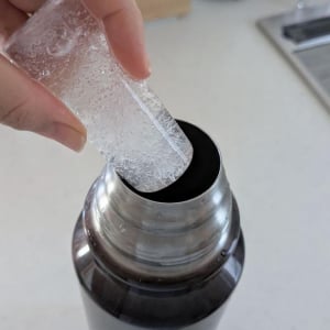 家で作った氷、水筒に入れにくい問題。無印良品の「隠れた逸品」ですぐ解決できちゃった！