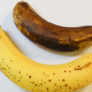 こんなに違いが出るなんて。山崎実業の隠れた逸品で「バナナの保管方法」を変えてみた