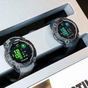 ジャンプ12m、風速15mの衝撃に耐える相棒。Garmin「Instinct 3」シリーズが切り開くスポーツの未来